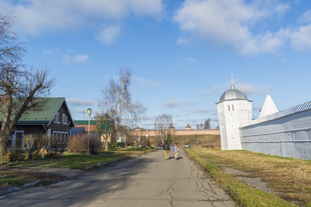 Suzdal, Russia -06.11.2015. Old street Pokrovskaya.  Golden Ring of a Russia Travelのeditorial素材