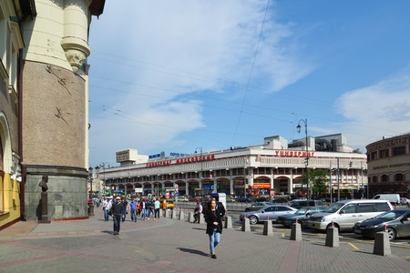Moscow, Russia - June 06.2016. Komsomolskaya Square and views of the Moskovsky storeのeditorial素材