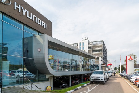 Khimki, Russia - September 12.2016. Car Dealer to sell a cars Hyundayのeditorial素材