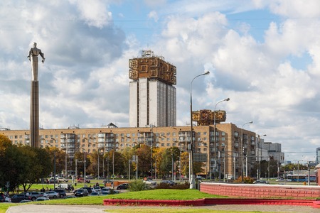 Moscow, Russia-October 01.2016. View of the monument to Gagarin and building of Presidium of Russian Academy of Sciencesのeditorial素材