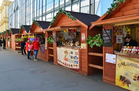 Moscow, Russia - may 06.2017. Street trade on square of Leningradsky railway stationのeditorial素材