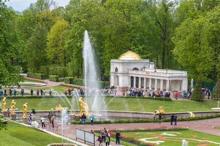 Peterhof, Russia - June 03.2017. Park with a fountain in front of the palaceのeditorial素材