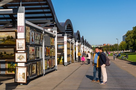 Moscow, Russia - September 24. 2017. Vernissage on Crimean embankmentのeditorial素材