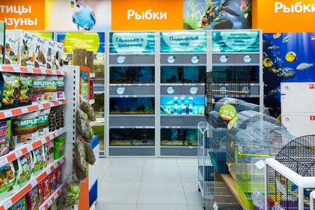 Zelenograd, Russia - September 15. 2017. a Four paws pet store at mall Panfilovのeditorial素材