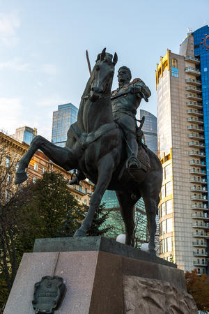 Moscow, Russia -November 2. 2017. Monument to Russian General Bagration before the business center Tower-2000のeditorial素材