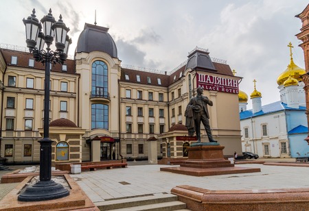Kazan, Russia - March 27. 2017. Monument to famous singer in courtyard of same-name hotel in Bauman Streetのeditorial素材