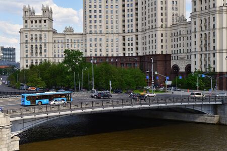 Moscow, Russia - May 12. 2018. Traffic on small Ustyinsky Bridgeのeditorial素材