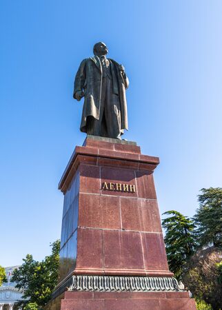 Yalta, Crimea -June 26. 2019 Monument Lenin - organizer and leader of the October Socialist Revolution of 1917 in Russia.のeditorial素材