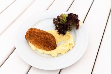 Breaded cutlet with mashed potatoes