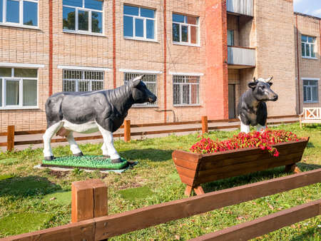 Moscow, Russia - Sept 15. 2018. Animal sculptures in front of the Russian State Agrarian University named after Kliment Timiryazevのeditorial素材