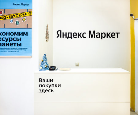 Moscow, Russia - Dec 26. 2021. The Interior of online store delivery point of Yandex Marketのeditorial素材