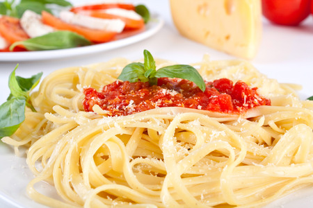 Linguine pasta with fresh tomato sauce and basilの写真素材