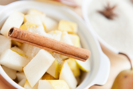 Sliced ââpears and cinnamon in a ceramic pot, close upの写真素材