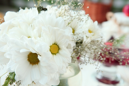 bouquet of white chrysanthemums, flowers in the kitchen, close upの写真素材