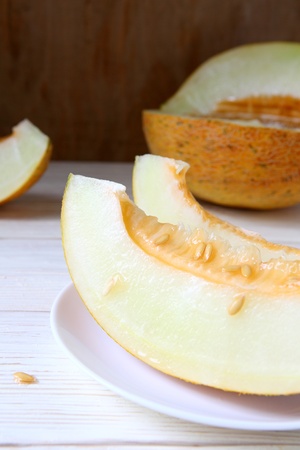 fresh melon slices on a plate, food close upの写真素材