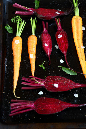 roasted carrots and beets, food closeupの写真素材