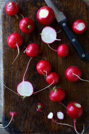 radishes on a cutting board top viewの写真素材