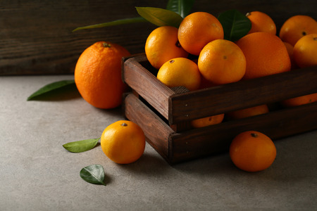  fresh oranges and mandarins, food closeupの写真素材