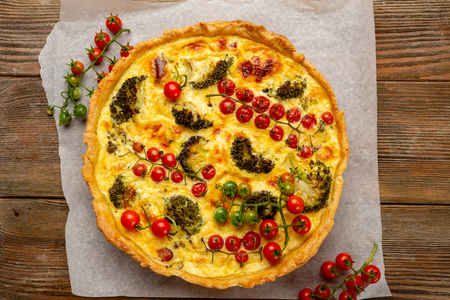 Savory pie with broccoli and tomatoesの写真素材
