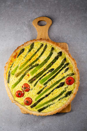 Spring flowers in glass vaseの写真素材