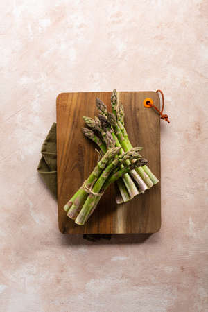 Overhead view of fresh asparagus on cutting boardの写真素材