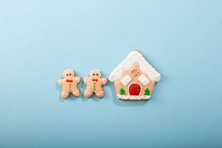 Christmas concept flat lay with gingerbread men and houseの写真素材