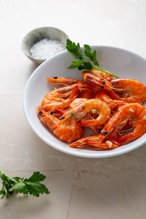 Close up of steamed shrimps in white plateの写真素材