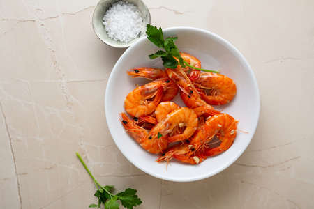 Overhead view of steamed shrimps in white plateの写真素材