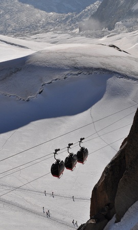Cable car point helbronner aiguille du midi, courmayeur, italy