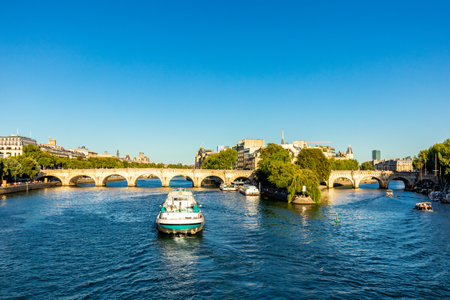 Exploring the beautiful capital of France - Paris - Ãle-de-France - Franceのeditorial素材