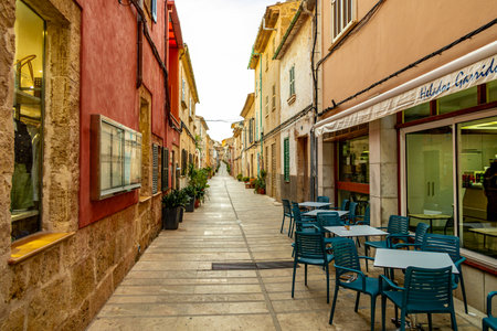 Evening tour through the ancient old town of AlcÃºdia