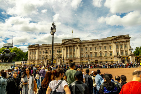 A short city stroll and exploration tour through the metropolis of London along the famous sights on the River Thames - United Kingdomの写真素材