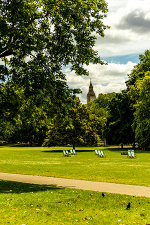 A short city stroll and exploration tour through the metropolis of London along the famous sights on the River Thamesの写真素材