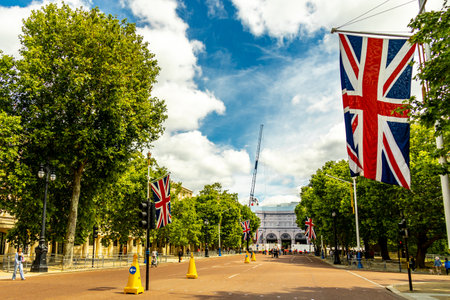 A short city stroll and exploration tour through the metropolis of London along the famous sights on the River Thames - United Kingdomの写真素材