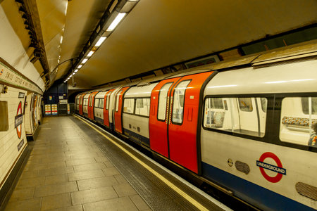 A short city stroll and exploration tour through the metropolis of London along the famous sights on the River Thamesの写真素材