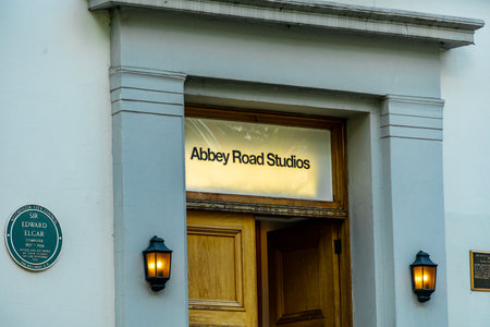 A short city stroll and exploration tour through the metropolis of London along the famous sights on the River Thames - United Kingdomの写真素材