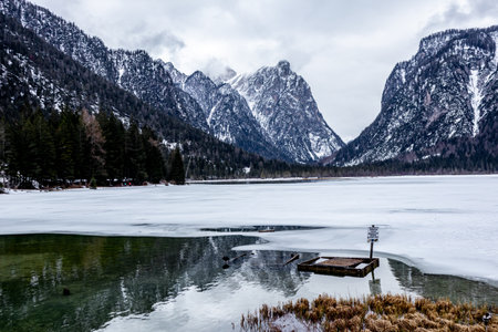 A round of cross-country skiing in the Three Peaks Nature Park from Dobbiaco to Lake DÃ¼rrensee - South Tyrol - Italyの写真素材