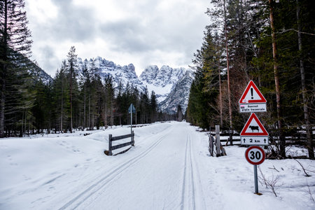 A round of cross-country skiing in the Three Peaks Nature Park from Dobbiaco to Lake DÃ¼rrensee - South Tyrol - Italyの写真素材