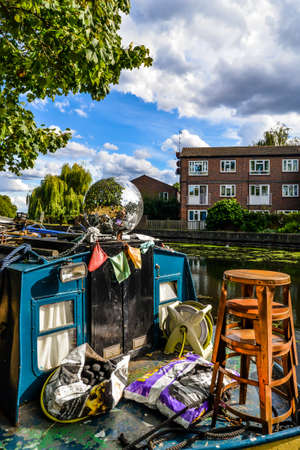 London/UK - 08/9/20 - A fun canal boat in Londonのeditorial素材