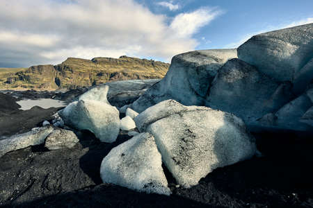JÃ¶kulsÃ¡rlÃ³n literally means "glacier lagoon", and is the largest of the country's proglacial lakes. The lagoon is located on the south coast between HÃ¶fn and VatnajÃ¶kull Park.の写真素材
