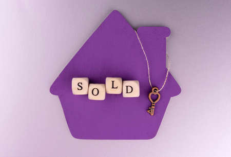 Small house with a key and the inscription SOLD.の写真素材