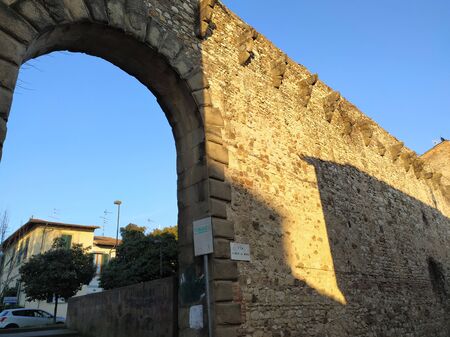 Campi Bisenzio, Tuscany, Italy, February 22, 2020. Medieval door of St. Stephen (italiano-Porta Santo Stefano or "La Portaccia" to the north, arched entrance. The north section of the old town walls.のeditorial素材