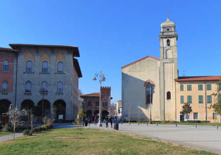 Pisa Tuscany Italy. January 7th, 2019. Piazza Vittorio Emanuele II with people, church of Sant` Antonio Abate. Architecture and landmark of Pisa.のeditorial素材