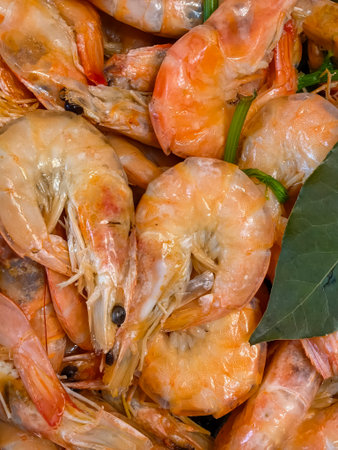 Close-up image of freshly boiled shrimp. Vibrant colors and textures highlight the freshness of the seafood, making it visually appealing.の写真素材