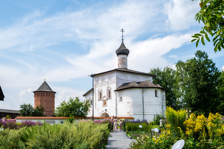 Suzdal, Vladimir region, Russia - 07.24.2025. Annunciation Church as part of the Spaso-Yevfimiyev Monastery with the surrounding garden.の写真素材