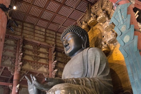 World largest bronze buddha statue in the Todai-ji temple in Nara, Japan.のeditorial素材