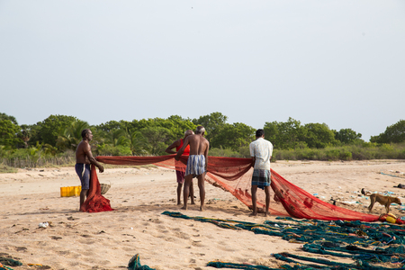 Fishermen at Nilaveli Beach in Trincomalee, Sri Lankaのeditorial素材