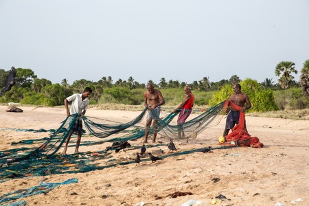 Fishermen at Nilaveli Beach in Trincomalee, Sri Lankaのeditorial素材