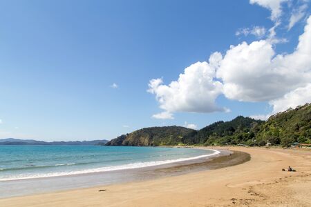 Russell, New Zealand - February 18, 2015: A sandy beach called Long beach close at Oneroa Bayのeditorial素材