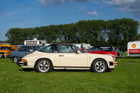 Cream couloured Porsche 911 Targaのeditorial素材